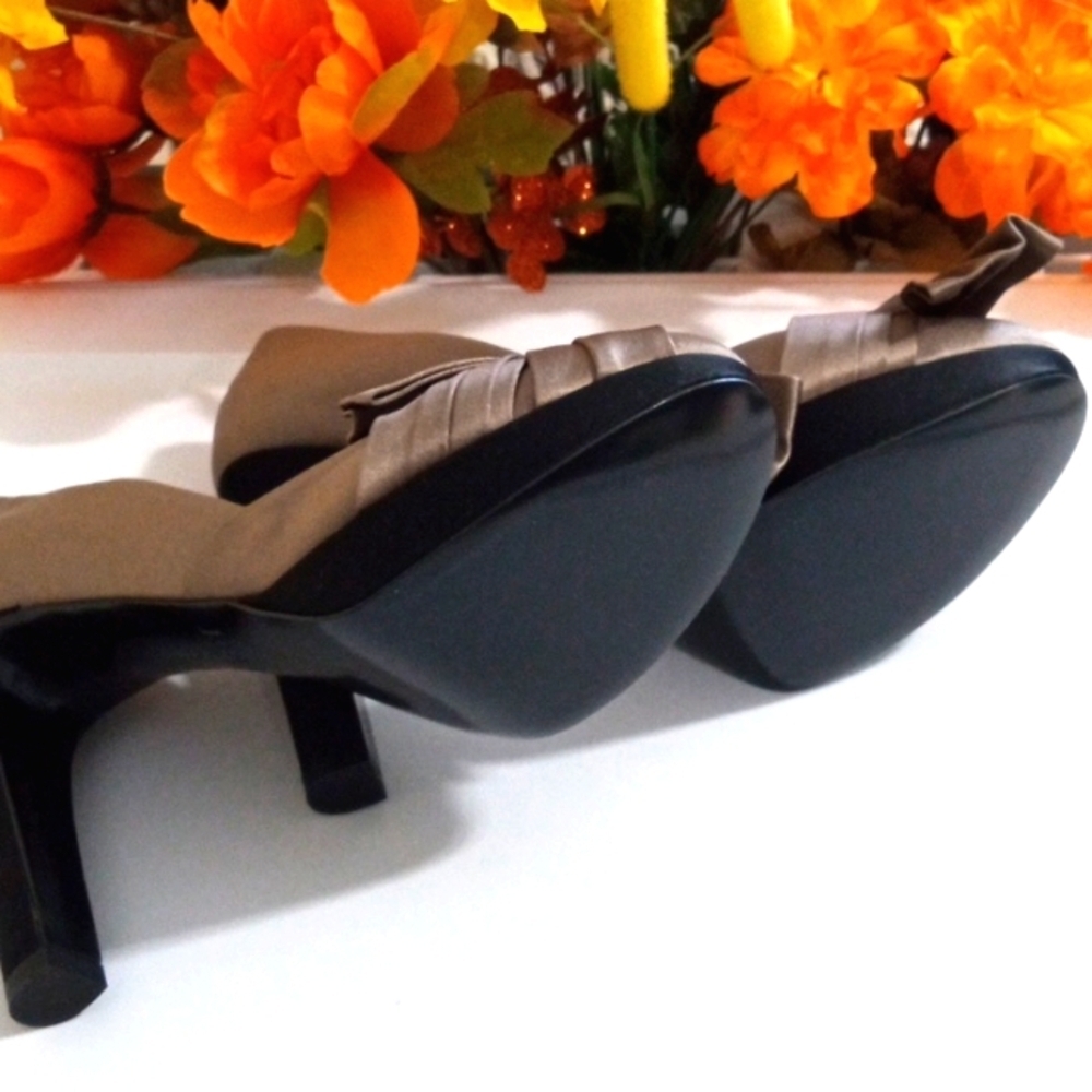J. CREW GRAY BROWN CHAMPAGNE SATIN RIBBON BOW 3 INCH PLATFORM PUMPS SIZE 7 NWOT - Picture 7 of 8